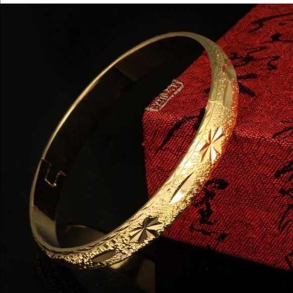 Jewelry - 18K vintage yellow gold  bangle